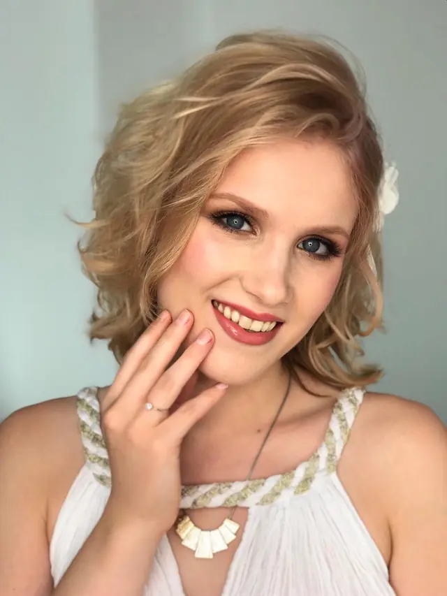 Abend-Make-up mit Glow und betonten Augen