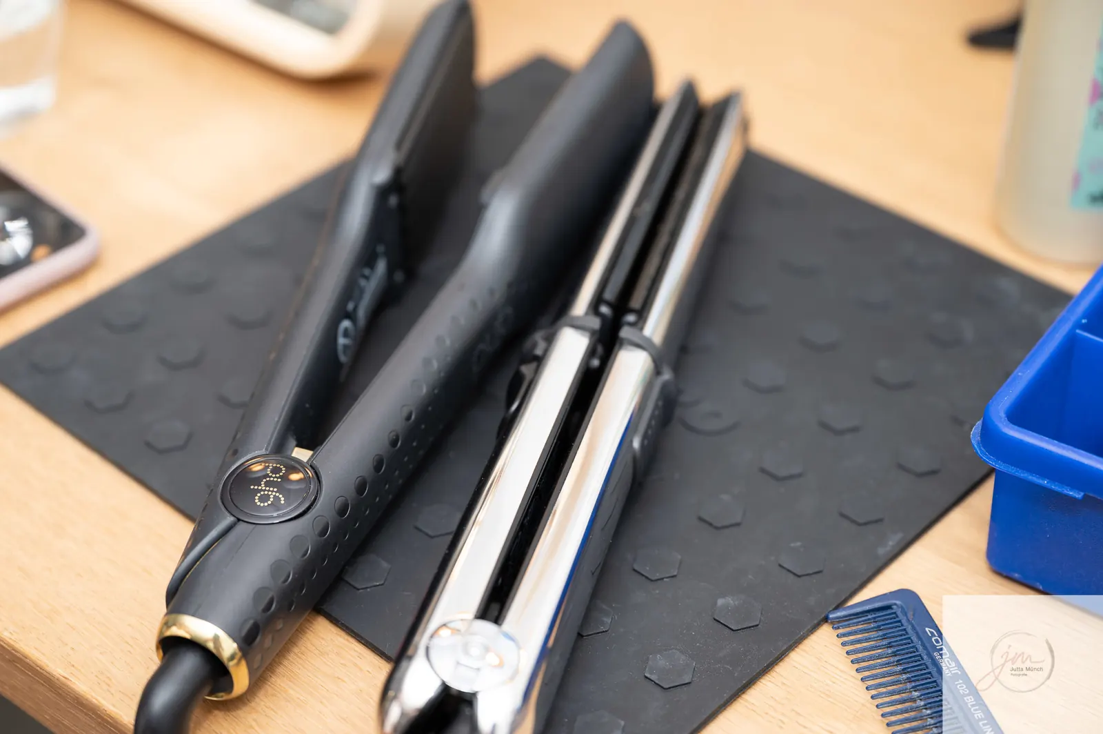 Profi-Glätteisen und Styling-Werkzeug